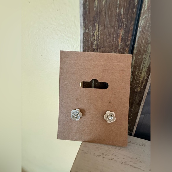 Jewelry - Silver Flower Stud Earrings